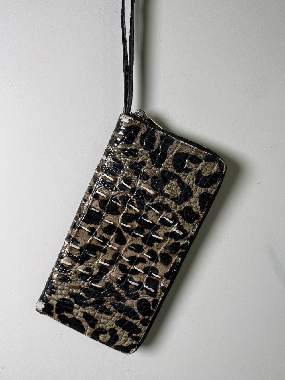 Brahmin Skyler Leopard Croc Embossed Wristlet Travel Wallet Clutch Black Tan